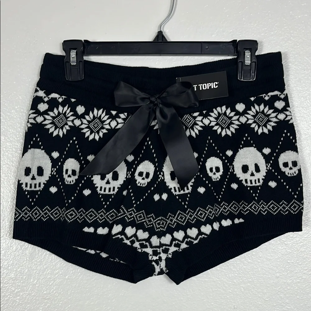 Hot Topic Black and White Skull Patterned Women Shorts - Picture 1 of 7